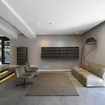 Modern One Bedroom In The Warwick